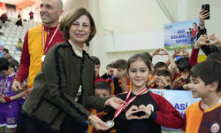 Ünlüce, Mini Minikler Futsal Şenliği’nde minik sporcularla buluştu