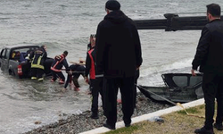 Yalova’da kontrolden çıkan pikap denize uçtu: 1 yaralı