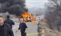 Yolcu minibüsü alev topuna döndü