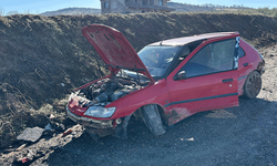 Adıyaman'da yolda oluşan çukur kazaya neden oldu: 2 yaralı