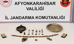 Afyon'da tarihi eser operasyonu: 24 sikke ve obje bulundu