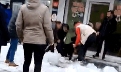 Ağrı'da çatıdan düşen kar ve buz kütlesi 1 kişiyi yaraladı