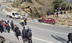 Antalya'da 3 araçlı zincirleme kaza: 1 ölü, 3 yaralı