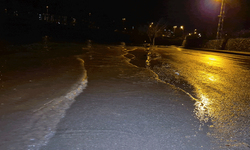 Bartın'da sağanak ve dolu yağışı ırmağı taşırdı