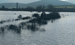 Bilecik'te balık tutarken mahsur kalan 2 kişi kurtarıldı