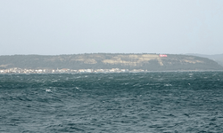 Çanakkale Boğazı fırtına nedeniyle trafiğe kapandı