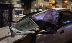 Eskişehir'de feci kaza: Tıra çarpan sürücü araçta sıkıştı