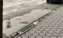 Eskişehir’de park yerini bidonlarla rezerve etti