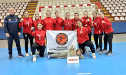 Eskişehir’deki liseden hentbolda Türkiye derecesi