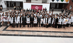 Geleceğin eczacıları Anadolu Üniversitesi’nde beyaz önlüklerini giydi