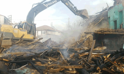 Isparta'da kerpiç ev yangında kullanılamaz hale geldi