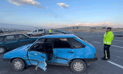 Karaman'da iki otomobil çarpıştı: 2 yaralı