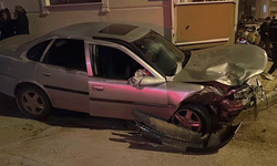 Karaman'da kaza sonrası kendilerini otomobilden dışarı attılar