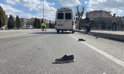 Karaman’da minibüsün çarptığı yaya ağır yaralandı