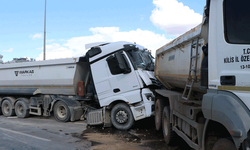 Kilist'te hafriyat kamyonları çarpıştı: 1 yaralı