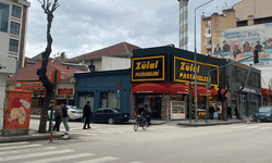 Kırmızı ışıkta geçen yayalar tehlike saçtı