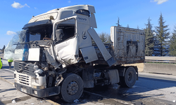 Kocaeli'de kazadan kaçarken tırlar çarpıştı, biri makasladı: 1 yaralı