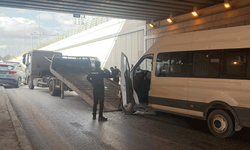 Konya'da otomobil ile servis aracı çarpıştı: 5 yaralı