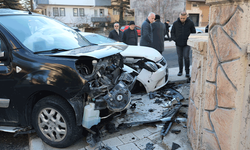 Nevşehir'de buzlu camla trafiğe çıktı, kazaya neden oldu: 2 yaralı