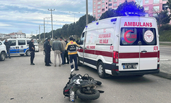 Samsun'da motosikletle otomobil çarpıştı: 2 yaralı