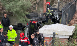 Trabzon'da kamyonet site bahçesine düştü: 2 yaralı