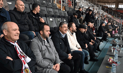 Vali Yılmaz Eskişehirspor'un Altay maçını tribünden takip etti