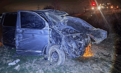 Afyon’da ağaca çarpan kamyonette 4 kişi yaralandı