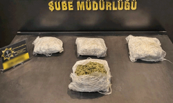 Afyon'da bir otomobilde 1 kilo 500 gram zehirli madde ele geçirdi