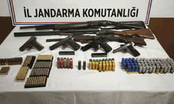 Afyon’da ev baskınında 7 ruhsatsız silah ele geçirildi