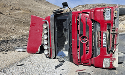 Afyon'da kömür yüklü tır devrildi: 1 yaralı