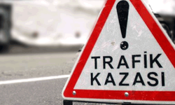 Afyon’da otomobil refüje devrildi: Yaralılar var