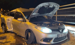 Aksaray'da otomobil önce direğe sonra duvara çarptı: 1 yaralı