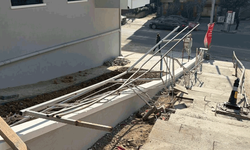 Ankara'da kamyonet devrildi: 1 yaralı