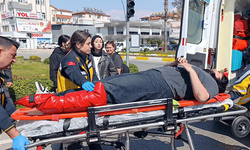 Antalya'da kavşaktan dönmeye çalışırken motosikleti devirdi: 1 yaralı
