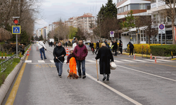 Arabasız Pazar’da cadde ve sokaklar vatandaşlara açıldı