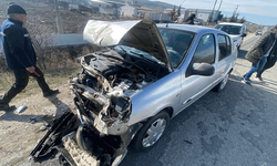 Bilecik’te kalas parçası kazaya yol açtı: 2 yaralı