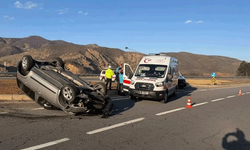 Bingöl’de otomobil takla attı: 2 yaralı