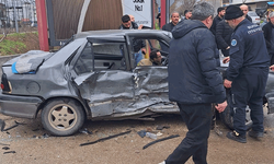 Bursa'da 2 aracın karıştığı kazada 4’ü çocuk 9 kişi yaralandı