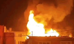 Bursa'da metruk binanın çatı katı alevlere teslim oldu