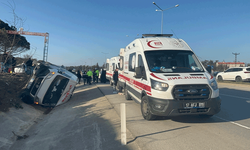 Çanakkale'de yolcu minibüsü devrildi: 8 yaralı