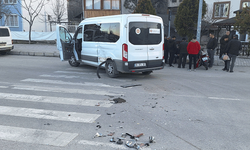 Çorum'da minibüs ile motosiklet çarpıştı: 1 yaralı
