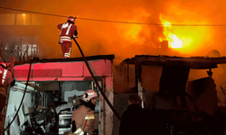 Edirne'de çıkan yangında ev ve otomobil küle döndü