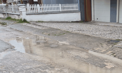 Ertuğrulgazi’deki bozuk yollar sürücülere zorluk yaşatıyor