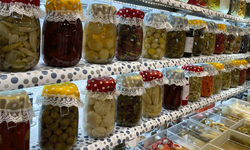 Eskişehir sofralarının yeni gözdesi: Mısır, erik ve çağla turşusu