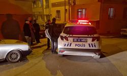 Eskişehir'de akıl almaz olay: Sokak ortasında aracını parçaladı