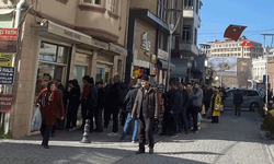 Eskişehir’de helva kuyruğu: Sokak boyunca uzadı