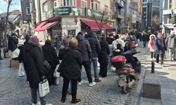 Eskişehir’de indirim kuyruğu metrelerce uzadı