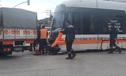 Eskişehir’de kaza: Tramvay raydan çıktı, seferler durduruldu