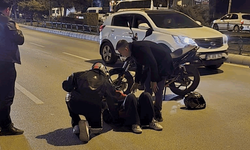 Eskişehir’de korkutan kaza: Motosiklet otomobile çarptı, sürücü hastanelik oldu