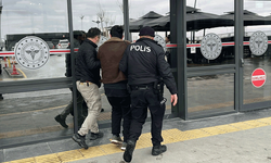 Eskişehir’de otobüs durağında yasaklı madde kullanan şüpheli yakalandı